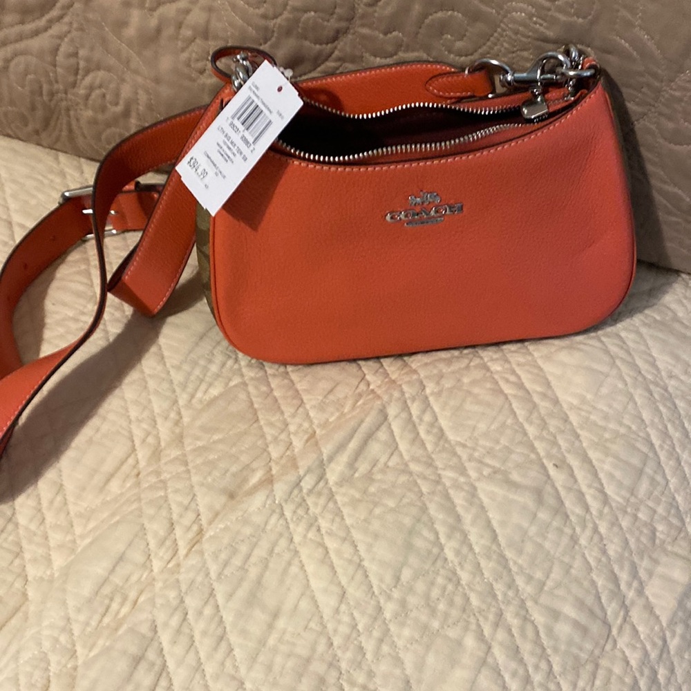 New with tag Coach Teri Shoulder bag in Signature canvas